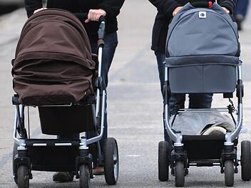 Zwei besonders dreiste Diebinnen hat die Bundespolizei am Bahnhof in Nürnberg erwischt. Sie versteckten Diebesgut in den Kinderwagen unter ihren Babys. Foto: Marcus Brandt/dpa