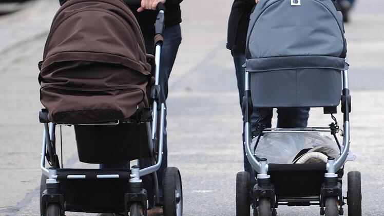 Zwei besonders dreiste Diebinnen hat die Bundespolizei am Bahnhof in Nürnberg erwischt. Sie versteckten Diebesgut in den Kinderwagen unter ihren Babys. Foto: Marcus Brandt/dpa