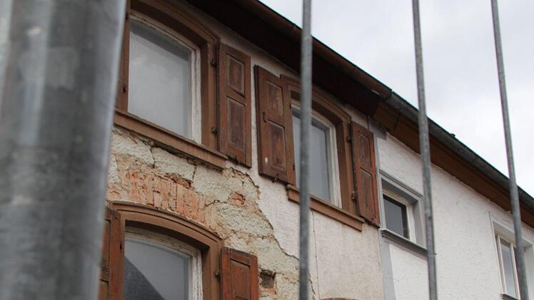 Stadt-Eigentum in Höchstadt  ist  unter anderem das marode Haus in der Unteren Brauhausgasse. Foto: Christian Bauriedel