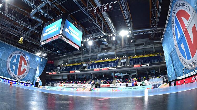 Die Nürnberger Arena blieb am Sonntagabend leer. Das Bundesliga-Handballspiel des HC Erlangen gegen Nordhorn wurde wegen eines Corona-Falls bei den Gastgebern abgesagt.  Foto: Sportfoto Zink/Archiv