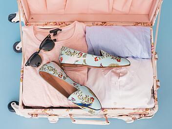 Endlich Urlaub! Wir haben eine Packliste für dich zusammengestellt, die dich für den Strandurlaub ausrüstet.