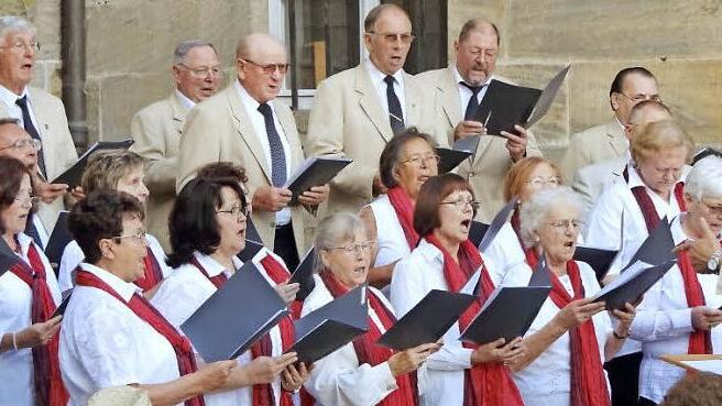 Der Gastgeberchor, Gesangverein Eyrichshof, kann auf viel Erfahrung bauen. Fotos: Johanna Eckert