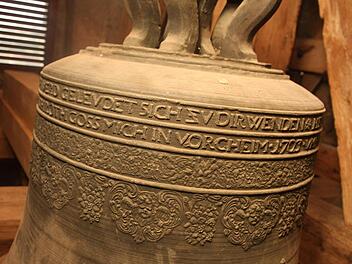 Diese Leutenbacher Glocke ist im Jahr 1703 gegossen worden. Fotos: Galster