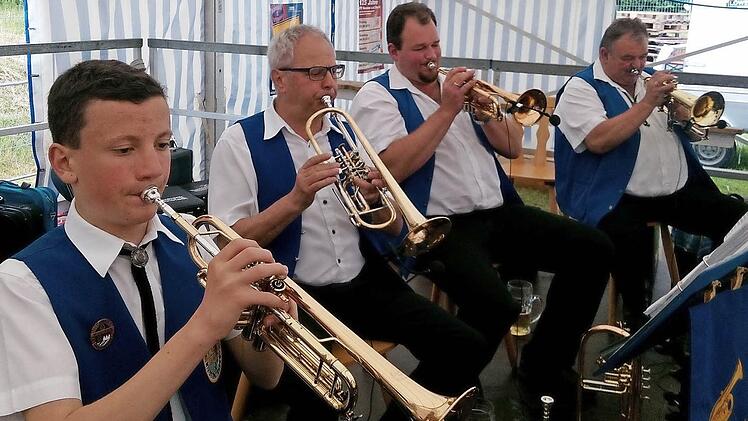 Für viele Bewohner aus Niedermirsberg steht fest: "Musik ist das Schönste auf der Welt."  Foto: Carmen Schwind