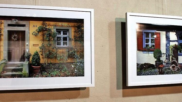 Zwei Exponate der neuen Fotoausstellung "Fenster und Türen im Bamberger Land" Foto: Evi Seeger