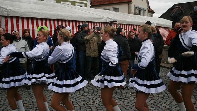 Die Mädchengarde des Faschingsclub Narretei Baunach