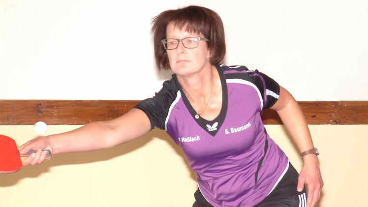 Überragende Spielerin beim 8:6-Erfolg des SC Haßlach bei der TS Kronach II war Sabine Baumann. Sie blieb in ihren drei Einzeln und im Doppel mit Heike Toth ungeschlagen. Foto: Hans Franz