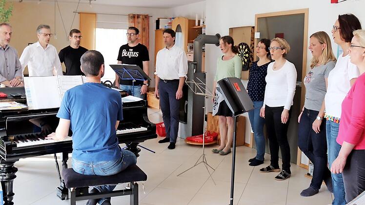 Geprobt wird in Georg Schlees Wohnzimmer. Foto: Johanna Blum