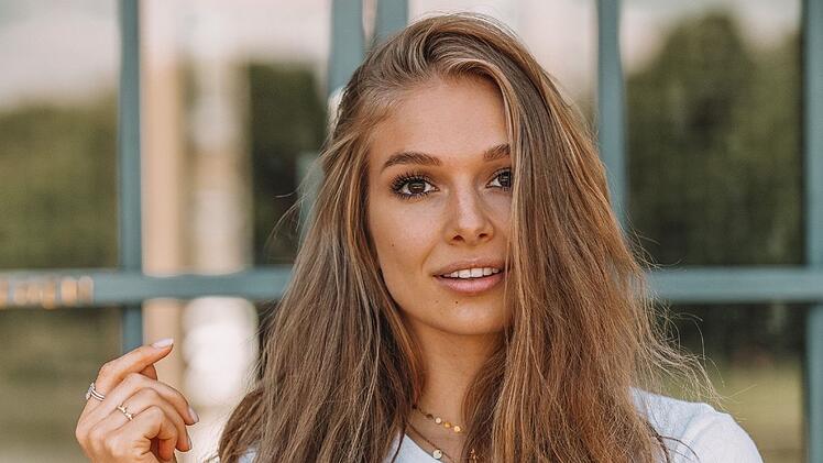 Lola Weippert begann ihre Tv-Karriere als Moderatorin bei "Prince Charming" und "Temptation Island".