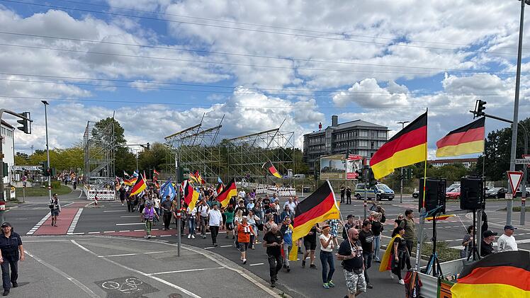 Gro&szlig;demonstrationen in Bamberg: Rechter Aufzug trifft auf Gegenprotest