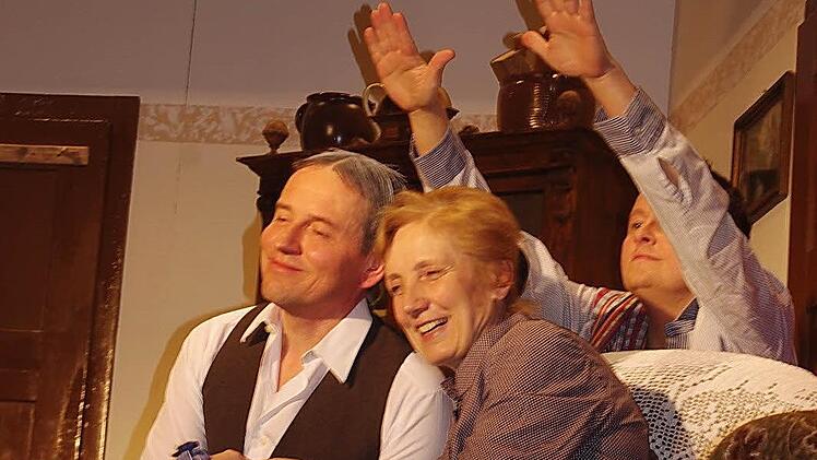 Mit dem Dreiakter "Dä Reigschlaaft" vom Bauern-Andres gelang der Theatergruppe Steinberg ein echter Knaller. Es gibt noch Karten für die Aufführung am kommenden Samstag. Foto: Heike Schülein