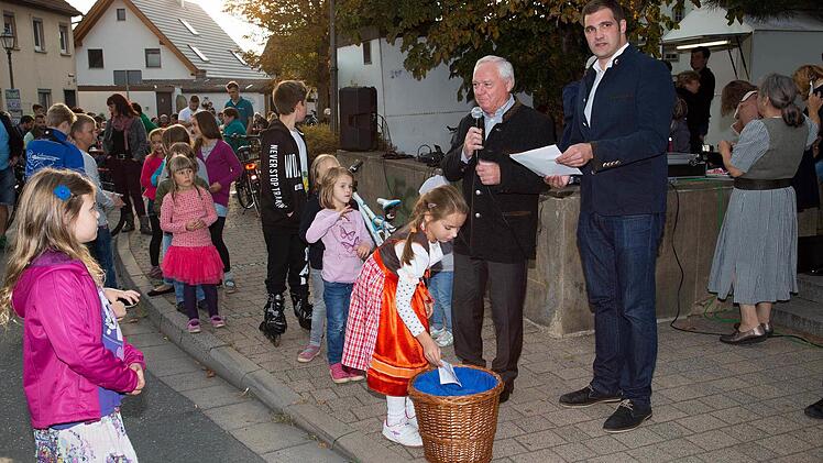 Spannend wird es am Abend bei der Ziehung der Gewinnlose auf der Schlemmermeile.