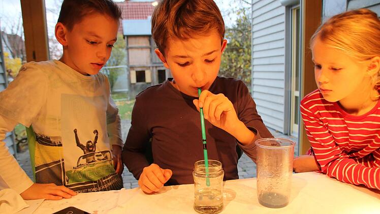 Eindrücke vom Experimentieren. Foto: Ralf Ruppert