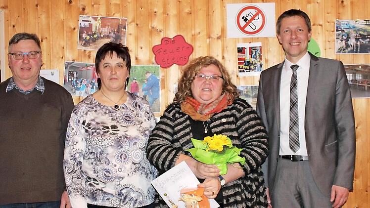 Ehrung anlässlich der Hauptversammlung des OGV Steinrod-Thierach (von links): Meinhard Büchner, Roselinde Reuter, Angela Wenzel, Marco Steiner Foto: Lothar Weidner