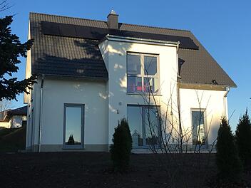 In Ebersdorf bei Coburg steht nun das Musterhaus "Lichthaus 152 Elegance". Fotos: PR