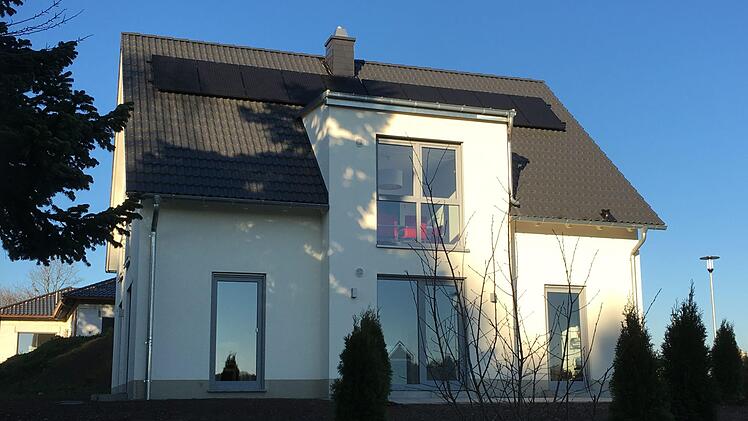 In Ebersdorf bei Coburg steht nun das Musterhaus "Lichthaus 152 Elegance". Fotos: PR