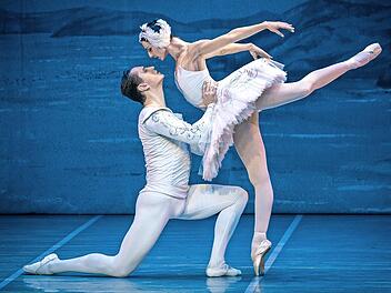 Das International Festival Ballet zeigt &bdquo;Schwanensee&ldquo; in der Stadthalle.