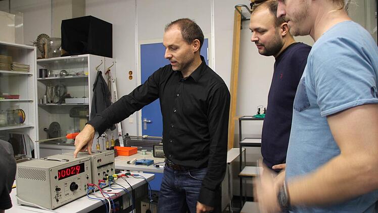 Praktische Ausbildung für angehende Physiklehrer an der Realschule Kulmbach. Foto: Dagmar Besand