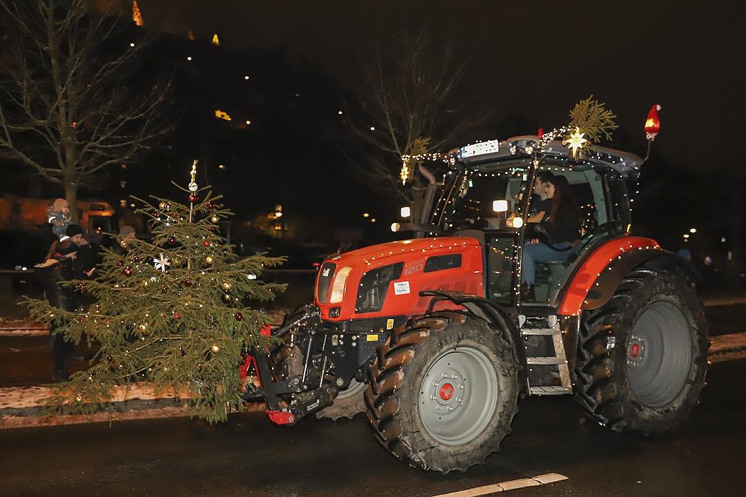 In Kulmbach durfte die beliebte Lichterfahrt der Traktoren stattfinden.
