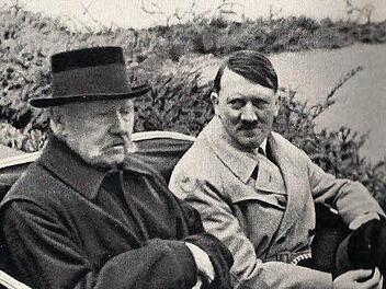 Kontrahenten um das Amt des Reichspräsidenten: Hindenburg und HitlerRepros: Franze
