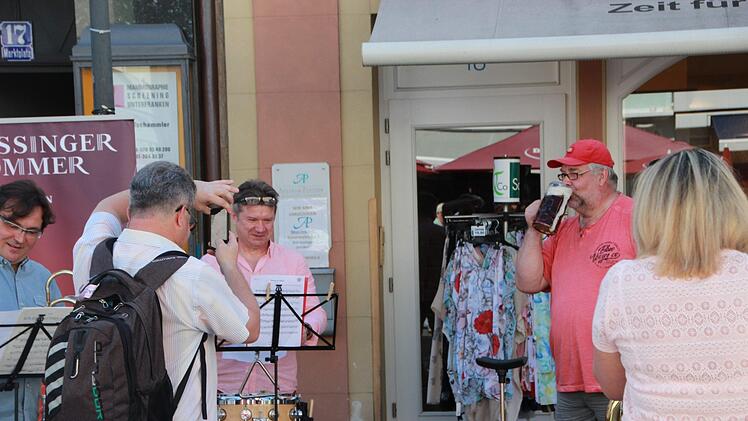 Impression vom Flashmob in Bad Kissingen. Foto: Johannes Schlereth