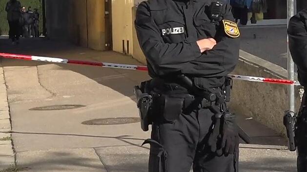 Lauf: Sch&uuml;ler mit Waffe gemeldet - Polizei-Gro&szlig;einsatz in Schulzentrum