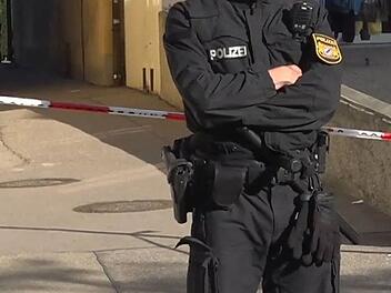 Lauf: Sch&uuml;ler mit Waffe gemeldet - Polizei-Gro&szlig;einsatz in Schulzentrum