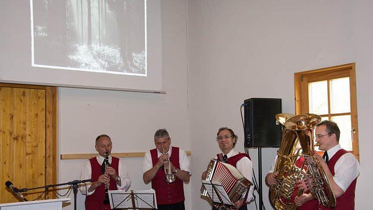 Ausstellungseröffnung auf Schloss Aschach  Foto: Björn Hein