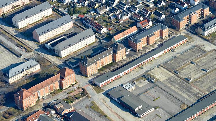 Wird der Platz auf dem Konversionsgelände langsam knapp? Nun hat der Bund auch ein Auge auf die Lagardekaserne und die benachbarten Mannschaftsunterkünfte geworfen.  Foto: Ronald Rinklef