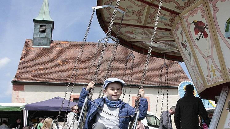 Für Kinder gab es ein nostalgisches Karussell.
