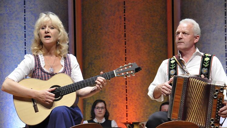 Mit seinen lustigen Melodien und Liedern begeistert das Duo Helmut und Daniela immer wieder.Peter Klopf