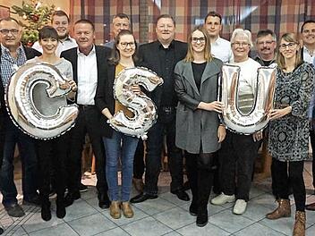 Axel Gotthardt inmitten der Gemeinderatskandidaten Foto: Richard Sänger