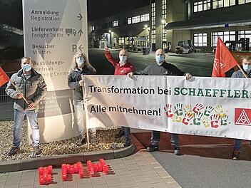 Die Gewerkschafter bei der Kundgebung in Hirschaid