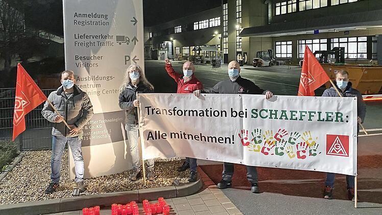 Die Gewerkschafter bei der Kundgebung in Hirschaid