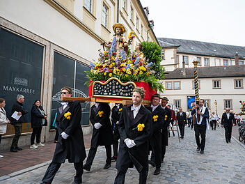 Bambergs Oberb&uuml;rgermeister Niedermaier folgt G&auml;rtner-Tradition an Fronleichnamsprozession