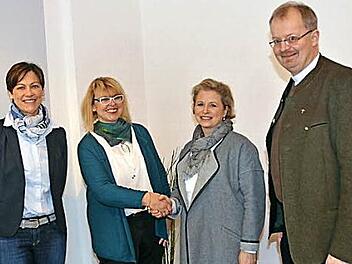 Der Rotary-Club Kronach spendet an den Caritasverband (v. l.): Christina-Anne Bijok (Rotary-Club), Irene Piontek (Caritas), Anne Spörl (Rotary-Club), Thomas Teuchgräber (Rotary-Club) Foto: K.-H. Hofmann