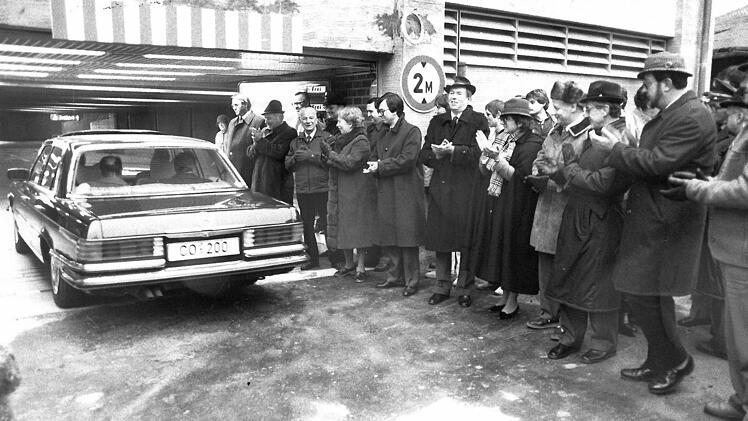Eröffnung am 14. Dezember 1984: Der OB darf als erster im neuen Parkhaus eine Runde drehen. Foto: CT-Archiv