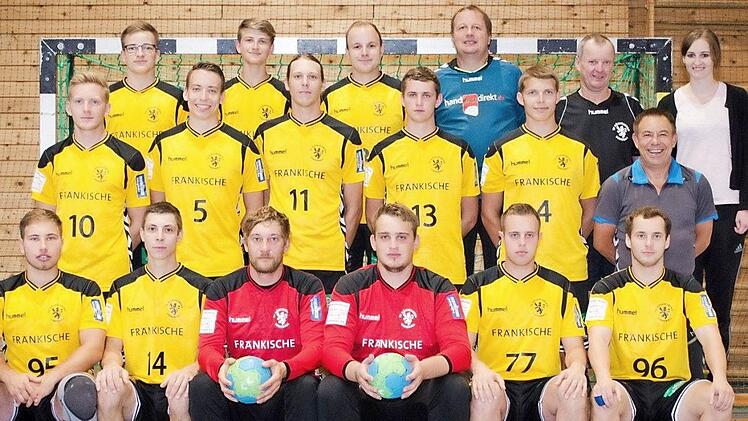 Der aktuelle Kader der Königsberger TV-Handballer, der sich in einem Freundschaftsspiel dem Zweitligisten HSC Coburg stellt Fotos: Gerold Snater