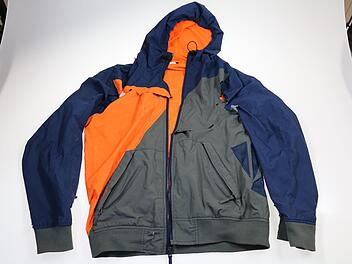 Diese Jacke trug der verstorbene Radfahrer. Fotos: Polizei Bamberg