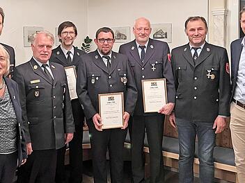 Martin Renner und Reiner Knoch wurden f&uuml;r 40 Jahre, Sascha Schulz f&uuml;r 25 Jahre Dienstzeit geehrt.