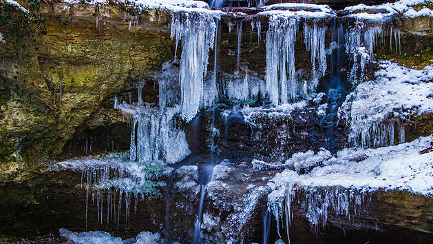 Der Klingende Wasserfall beschert besonders im Winter, wenn das Wasser größtenteils gefroren ist, eine beeindruckende Geräuschkulisse.
