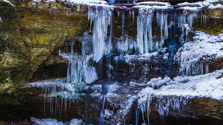 Der Klingende Wasserfall beschert besonders im Winter, wenn das Wasser größtenteils gefroren ist, eine beeindruckende Geräuschkulisse.