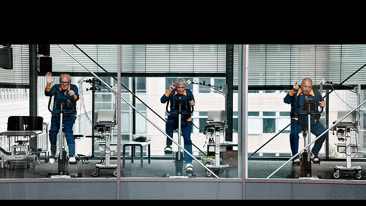 Jaecki (Michael Gwisdek, links), Jochen Falk (Henry H&uuml;bchen, Mitte) und Locke (Thomas Thieme) m&uuml;ssen an ihrer Fitness arbeiten, bevor sie ihre Mission starten k&ouml;nnen. Ob sie den Eignungstest bestehen?