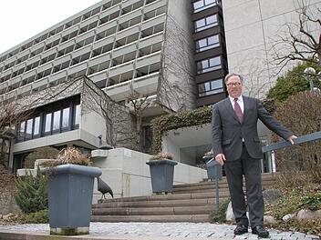 Acht Stockwerke, 120 Betten: Direktor Joachim Hunger leitet seit 1994 das Regena Gesundheits-Resort und Spa im Staatsbad Bad Brückenau. Foto: Ulrike Müller