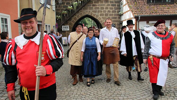 Drei Bürgermeister, zwei Landräte und zwei Ritter