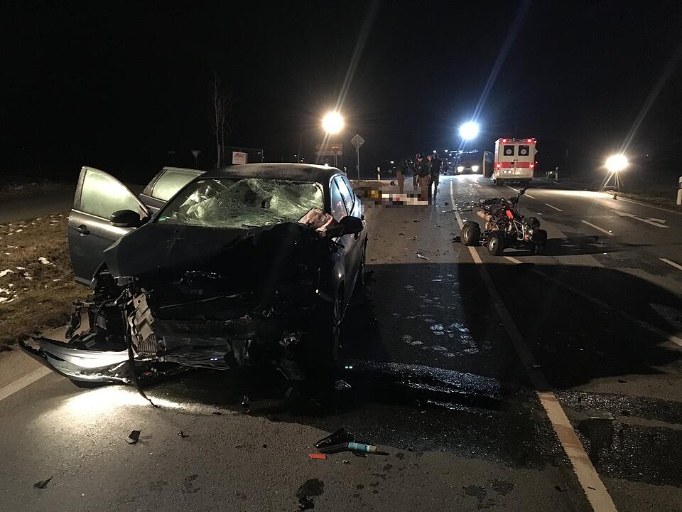 Quadfahrer und Sozia bei Frontalcrash getötet