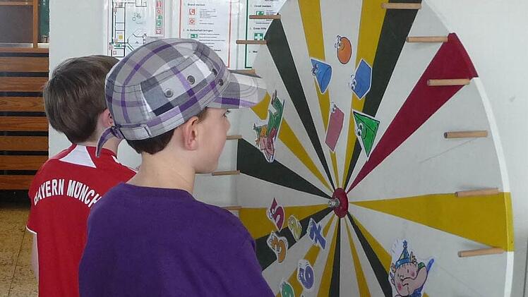 Die Kinder dürfen am 18. April ihr künftiges Schulhaus spielerisch kennenlernen. Viele interessante Aktionen und Attraktionen erwarten sie und gestalten die Entdeckungstour sehr abwechslungsreich.