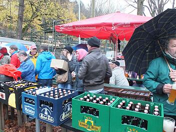 Einige Hobbybrauer füllen ihr Bier in Bügelflaschen ab, andere benutzen Fässer. Manfred Welker
