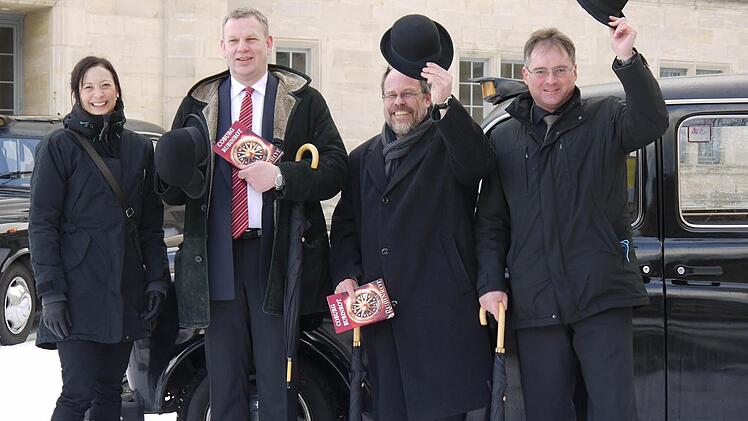 Stadtführerin Luisa Engel, TC-Chef Michael Amthor, Mick Böhm vom Stadtmarketing sowie Wifög-Chef Stephan Horn (von links) freuen sich darauf, schon bald möglichst viele "Rubinrot"-Fans in Coburg begrüßen zu können. Fotos: Berthold Köhler