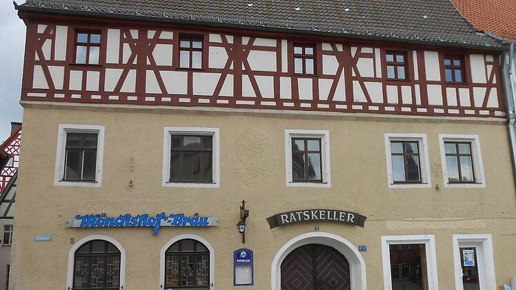 Die Stadt Kulmbach will am Marktplatz das einstige Vorzeigelokal "Ratskeller", das seit einiger Zeit geschlossen ist, revitalisieren und hofft, dafür Mittel aus dem europäischen Fördertopf EFRE zu bekommen. Foto: Archiv